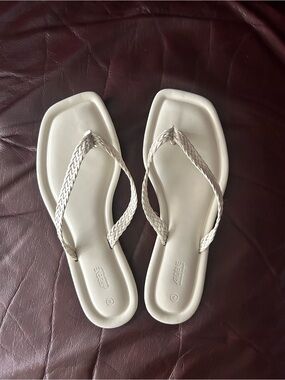 Braided Women's Flip Flop Sandals (size 7us)